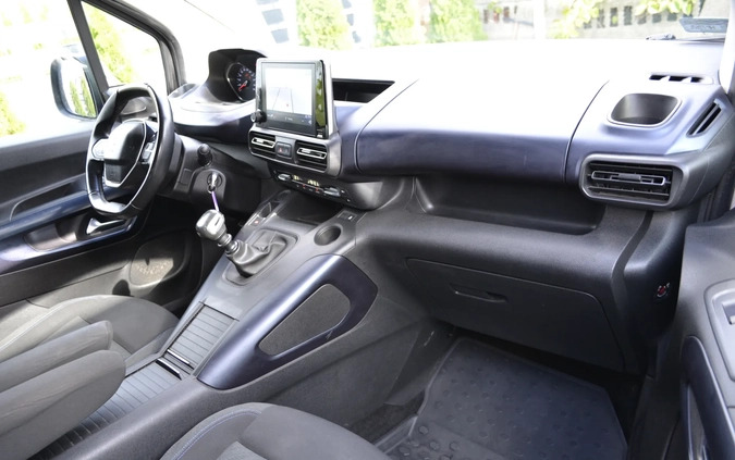 Peugeot Rifter cena 55555 przebieg: 148030, rok produkcji 2018 z Serock małe 562